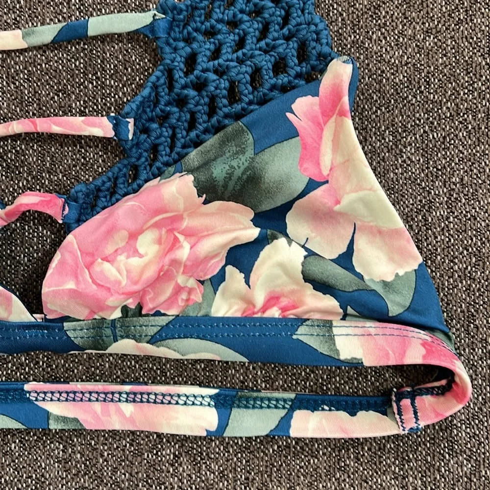 Frankie’s Bikinis Sienna Top Pink Peony. NWT